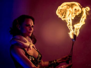 Insolite à Paris : apprendre à danser avec le feu ou des serpents