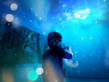 Insolite : ces hôtels parisiens vous plongent la tête dans les étoiles