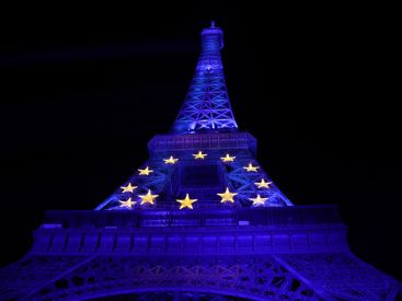 La tour Eiffel en bleu : jusqu'à quand affiche-t-elle les couleurs de l'Union européenne ?