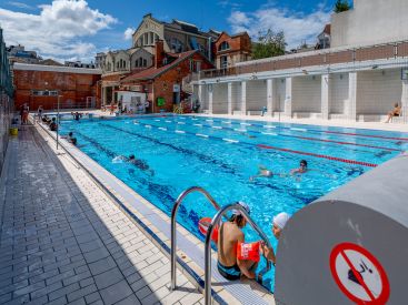 La piscine de la Butte-aux-Cailles, un lieu historique avec bassin extérieur chauffé toute l'année