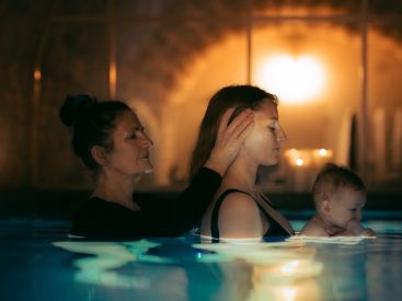 Insolite : une initiation au massage bébé dans un spa aquatique à Paris