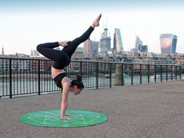 Des cours de yoga avec une vue imprenable sur Paris !