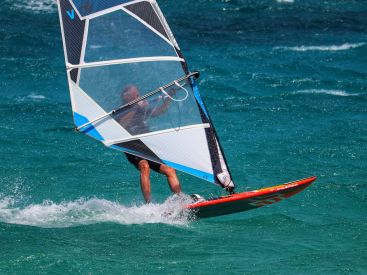 JO de Paris 2024 : qui sont les athlètes médaillés en voile ? Le récap' des médailles olympiques