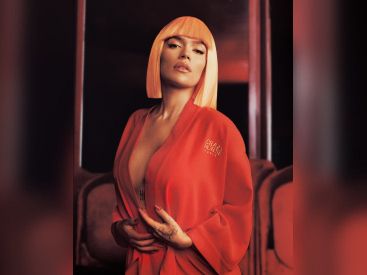 Karol G au Crazy Horse : un show inédit entre cabaret parisien et rythmes latinos