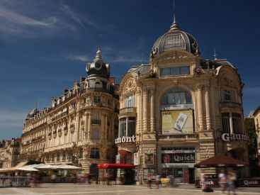 Coronavirus : Toulouse et Montpellier en zone d'alerte maximale, fermeture des bars
