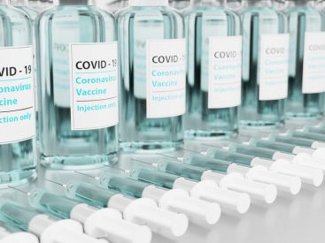 Covid : le vaccin russe Spoutnik V bientôt produit plus intensivement à l'étranger