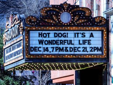 Covid : les cinémas de New-York autorisés à rouvrir après un an de fermeture