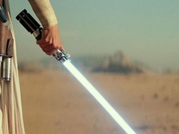 Star Wars : Disney présente un véritable sabre laser, bientôt disponible dans ses parcs à thème
