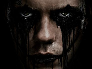 The Crow : Bill Skarsgård réanime le fantôme gothique dans une vision moderne de Rupert Sanders