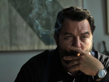 Chien blanc : Denis Ménochet et Kacey Rohl dans l'adaptation poignante du roman de Romain Gary