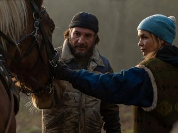  C’est le monde à l’envers ! - Michaël Youn et Valérie Bonneton dans une comédie sur la crise et la résilience