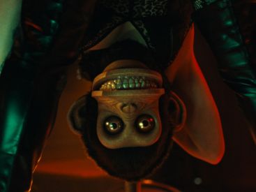 The Monkey : Theo James et Elijah Wood dans l'adaptation horrifique d'Osgood Perkins