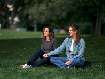 Les Enfants vont bien (2025) : Monia Chokri, Camille Cottin
