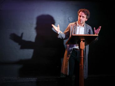 La Révolution : une Leçon d’Histoire au Théâtre de Poche