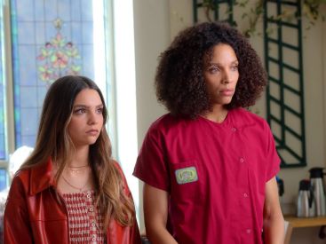 Maison de retraite, la série: Stéfi Celma, Manon Giraud-Balasuriya