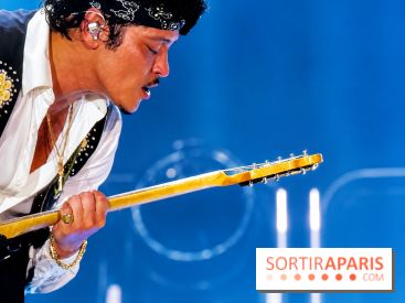 Bruno Mars, guitare en main au Stade de France