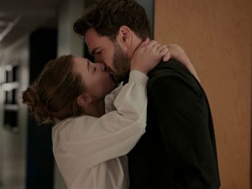 The Love Hypothesis : Tom Bateman, Lili Reinhart