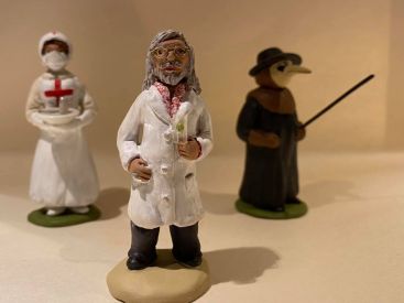 Le professeur Didier Raoult prend place dans la crèche de Noël en 2020