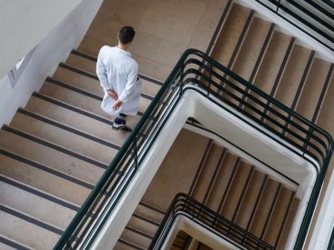 État limite de Nicolas Peduzzi : Documentaire sur l'hôpital public au Festival de Cannes 2023