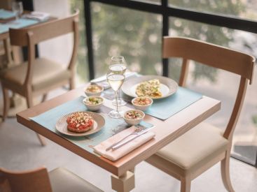 Le Brunch du 14 juillet 2023 chez Laurier pour regarder le défilé en mangeant Grec