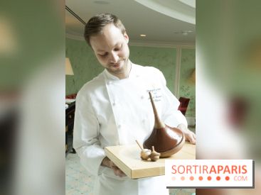 Bûche de Noël toupie du Shangri-La Paris 2017