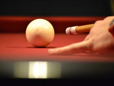 Billard au féminin dans les magasins Décathlon à Paris 