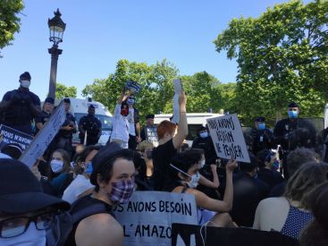 Paris : manifestation d'Extinction Rebellion sur les Champs-Elysées, 58 personnes verbalisées  