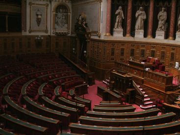 Coronavirus : le Sénat vote un troisième budget d'urgence pour faire face à la crise 