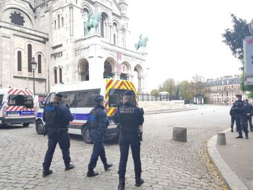 Covid-19 : "les croyants" devant "les églises" seront verbalisés dès ce week-end assure Darmanin