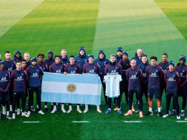 Mort de Diego Maradona : les joueurs du PSG rendent hommage à la légende 