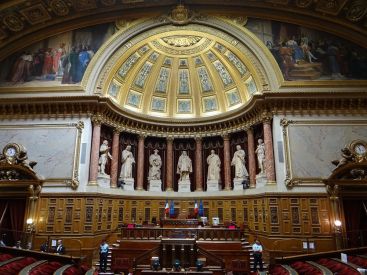 Covid : la prolongation de l'état d'urgence sanitaire jusqu'au 3 mai validée par le Sénat