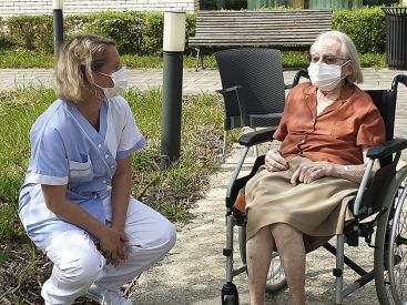 Ehpad : l'interdiction de sortie des résidents jugée "disproportionnée" par le Conseil d'État