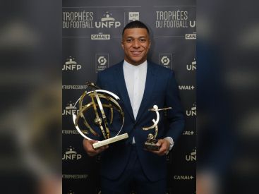 PSG : Kylian Mbappé élu meilleur joueur de la saison en Ligue 1 (Trophée UNFP)
