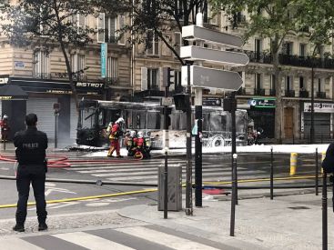 Paris : un bus incendié dans le 18e arrondissement, aucun blessé à déplorer