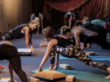 Des cours de yoga tout l'été 2021 au Mob Hotel Paris Saint-Ouen 