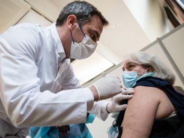 Cas contact : "les règles pourront évoluer" pour les vaccinés, selon Olivier Véran