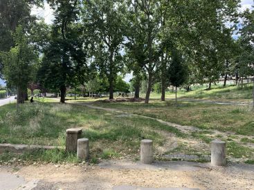 Crack à Paris : le mur construit pour bloquer les toxicomanes défendu par les préfets