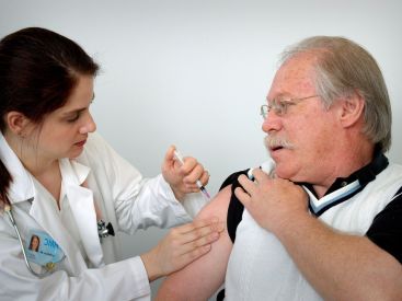 Covid : les vaccins efficaces à 90% contre les formes graves, selon une étude 