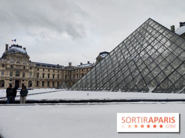 La Neige à Paris - Musée du Louvre pyramide