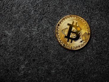 Où payer en cryptomonnaie à Paris ? Les magasins qui acceptent les bitcoins, ethereums, stablecoins