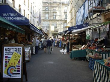 Le marché Poncelet, le marché original sous forme de rue gourmande dans le 17e arrondissement