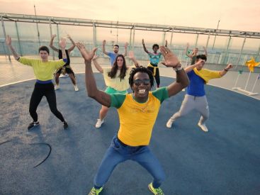 Cours de zumba sur l'Observatoire Panoramique de la Tour Montparnasse
