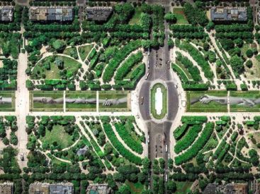 Une fresque de 600 mètres de long au Champ-de-Mars en soutien à SOS Méditerranée
