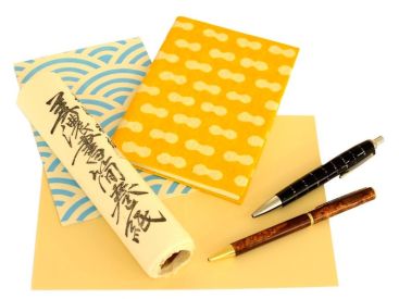 Exposition 'Les objets du shodo ou l’écriture en beauté' à l'Espace Densan