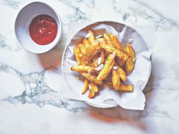 La recette des frites et ketchup maison de Stéphanie Le Quellec, cheffe du restaurant 2* La Scène