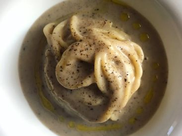 La recette des spaghetti cacio e pepe (Pecorino et poivre) d'Uncino