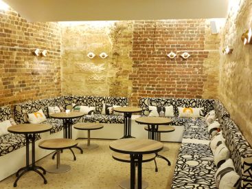 Fary ouvre son comedy-club, Madame Sarfati 