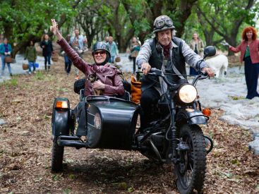 La comédie C'est quoi ce papy ?! avec Chantal Ladesou et Patrick Chesnais : la bande-annonce