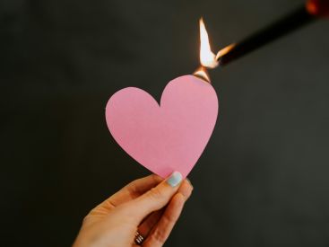 Saint Valentin 2026 : les soirées Sans Valentin pour les célibataires fêtard.e.s à Paris