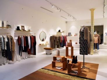 Rouje a inauguré sa première boutique et son restaurant à Montorgueil